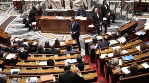 البرلمان الفرنسي يناقش تعديلا دستوريا يقر حالة الطوارئ - أرشيفية