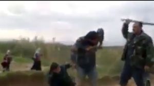 عناصر من قوات البيشمركة تعتدي على مدنيين بالضرب- من الفيديو