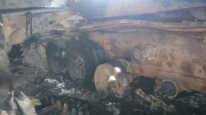 إحدى دبابات لواء الأقصى بعد حرقها من قبل عناصر اللواء- تويتر