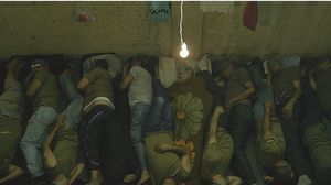 لقطة من فيلم "تدمر" السوري يتناول مجزرة السجن- "تويتر"