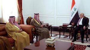 العبادي خلال استقباله وزير الخارجية السعودي والوفد المرافق له ببغداد- فيسبوك