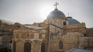 هدد رؤساء 3 كنائس في القدس المحتلة بإغلاق كنيسة القيامة ردا على استمرار الحكومة الإسرائيلية بالاستيلاء على الأوقاف المسيحية