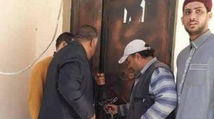 ليبيون محتجون على زيارة العتيبي يغلقون مقر مكتب وزارة الأوقاف والشؤون الإسلامية في طبرق- فيسبوك