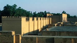 يتكون الموقع من آثار المدينة التي كانت مركز الامبراطورية البابلية الحديثة بين عامي 626 و539 قبل الميلاد -جيتي