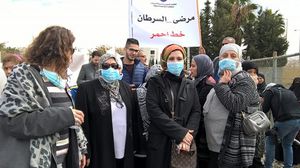 تسبب القرار الحكومي بوقف علاج 1400 مريض بالسرطان من أصل 12 ألفا انتهت إعفاءاتهم الطبية- عربي21