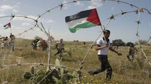 يقول المحرضون إن العاملين الفلسطينيين في المنظمات الحقوقية يدعمون العمليات المسلحة والتنظيمات الفلسطينية