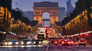 نصح الموقع بزيارة العاصمة الفرنسية، باريس، المعروفة باسم "مدينة الحب"- انسايدر
