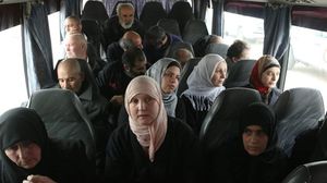 نشرت مواقع المعارضة صور المفرج عنهم لدى النظام وتبين أنهم مدنيون أغلبهم من النساء- تويتر