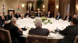 قال الملك إن الأردن يدعم الحل السياسي للأزمة السورية، ليحفظ أرضها، ويعيد اللاجئين إليها- بترا