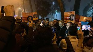 نظم ناشطون مصريون اعتصاما أمام القنصلية المصرية بمدينة إسطنبول التركية تنديدا بتنفيذ أحكام الإعدام في مصر- فيسبوك