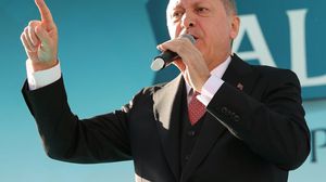 أردوغان قال إن نصف مليون سوري على الأقل ينتظرون أن تحقق تركيا الأمن في منطقة منبج- جيتي