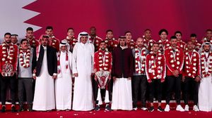 صافح أمير دولة قطر اللاعبين والطاقم الإداري للعنابي بحرارة- فيسبوك
