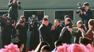 كيم جونغ أون استقل القطار ذاهبا إلى القمة في فيتنام للقاء ترامب- وكالة يونهاب