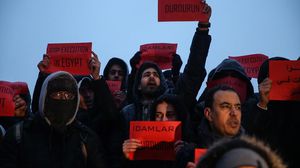 عشرات الناشطين الأتراك والمصريين شاركوا في الوقفة التي حملت عنوان "صرخة صامتة" - الأناضول