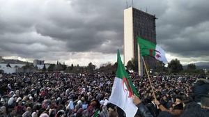 خرجت المسيرات من أغلب جامعات الجزائر رفضا للعهدة الخامسة ـ فيسبوك
