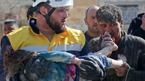 قالت منظمة الخوذ البيضاء للإنقاذ إن "خمسة أشخاص قتلوا في الغارات الثلاثاء بينهم ثلاثة أطفال"- جيتي