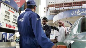 نشطاء: أسعار البنزين ارتفعت خلال السنوات الأربع الماضية بنحو 350 بالمئة- جيتي 