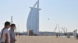 قطاع الضيافة في دبي هو الأكثر تعرضا للمخاطر في منطقة الخليج بسبب قيود السفر المرتبطة بفيروس كورونا- جيتي 