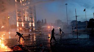 تطورت الاحتجاجات عام 2013 إلى أعمال شغب واتسع الأمر ليشمل مدنا أخرى، مطالبة بإسقاط الحكومة التركية- جيتي