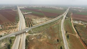 يسعى النظام للسيطرة على الطرق الدولية في الشمال السوري بشكل كامل- جيتي