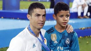 وقام الدون بالترويج لحساب ابنه، من خلال فيديو وصورة معه- الموقع الرسمي لريال مدريد