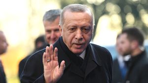 أبلغ الرئيس التركي ميركل أن اتفاقية الهجرة المبرمة بين تركيا والاتحاد الأوروبي "لا تطبق"، داعيا إلى ضرورة "إعادة النظر فيها"- جيتي