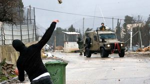 اعتقلت مخابرات الاحتلال الإسرائيلي 12 شابا مقدسيا بسبب تعقيمهم عددا من المؤسسات في المدينة- جيتي