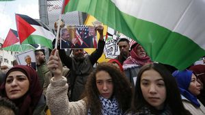الفلسطينيون أكدوا رفضهم لصفقة القرن التي أعلنها ترامب ولم يوافقوا عليها- جيتي