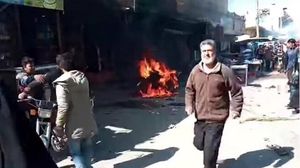 وقع الانفجار في سوق شعبي في بلدة البصيرة بريف دير الزور الشرقي التي تسيطر عليها قوات سوريا الديمقراطية (قسد)- فيسبوك