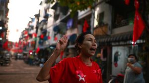 يتصاعد التوتر في البلد مع إعلان الأحكام العرفية في عدد من أحياء رانغون العاصمة الاقتصادية وماندلاي ثاني مدن ميانمار- جيتي