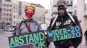 الشرطة الألمانية تفرق مظاهرات ضد قيود فيروس كورونا  (الأناضول)