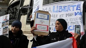 تعتبر مسألة الحجاب من النقاط المهمة في الانتخابات الرئاسية بفرنسا- جيتي