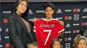 اختار نجل النجم البرتغالي كريستيانو رونالدو القميص رقم 7 الذي يميز والده- جورجينيا / أنستغرام