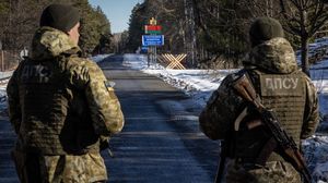 بصيحات "الله أكبر" مقاتلون من الشيشان يحاربون مع الجيش الأوكراني ضد روسيا- جيتي