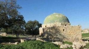 مقام النبي صالح في بلدة ترقوميا يقع على سطح تلة مطلة للشرق من بلدة إذنا