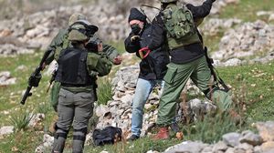 أصيب فلسطينيون بالرصاص المطاطي خلال مواجهات مع الاحتلال في الضفة- جيتي