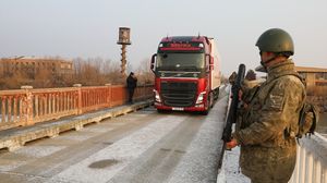 بدأت المساعدات الأرمينية تدخل عبر المعبر الحدودي- الأناضول