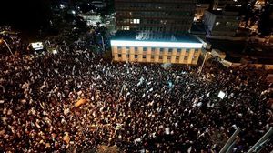 خرج مستوطنون في مظاهرات صغيرة أخرى، أمام منزل نتنياهو، وفي حيفا، والقدس المحتلة- الأناضول