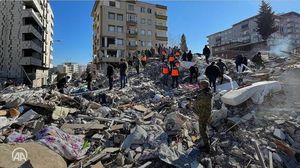 تجاوز عدد ضحايا الزلزال الكبير الـ43 ألف ضحيّة، منهم أكثر من 38 ألفا في تركيا حتى هذه اللحظة  (الأناضول)