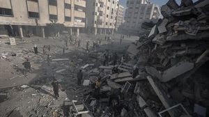 دمرت طائرات الاحتلال مربعا سكنيا في حي الدعوة شمال مخيم النصيرات وسط قطاع غزة- الأناضول