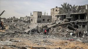 أشارت الصحيفة العبرية إلى أن "حماس تصر على تقديم موعد مرحلة إعادة إعمار قطاع غزة إلى المرحلة الأولى"- الأناضول 