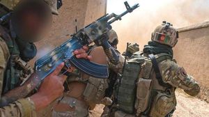 مقاتلون أفغان تم تصويرهم وهم يتدربون مع القوات البريطانية يختبئون الآن في أفغانستان- بي بي سي
