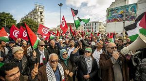 رفع المشاركون شعارات "تمجد بطولات المقاومة الفلسطينية"- الأناضول