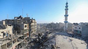 الحرب المتواصلة على قطاع غزة أغرقت المنطقة في أزمة إنسانية حادّة- جيتي