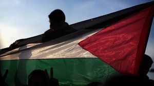  لم تنتبه المجلة الفرنسية إلى سوار معصم الممثل الذي كان يحمل ألوان العلم الفلسطيني أيضا- الأناضول