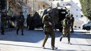 اندلعت اشتباكات عنيفة بين مقاومين وقوات الاحتلال خلال اقتحام البلدة القديمة في نابلس- الأناضول