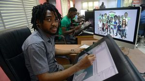 مصمم غرافيكس نيجيري يعمل على لعبة فيديو في لاغوس(أرشيفية) - أ ف ب