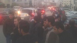 العشرات يتجمعون في محيط السفارة الإسرائيلية في عمان - فيسبوك