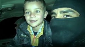 طفل 6 سنوات أحد المفرج عنهم من سجون النظام السوري - يوتيوب
