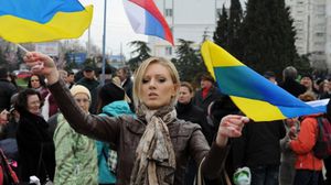 مؤيدون لأوكرانيا إلى جانب مؤيدين لروسيا في سيفاستوبول - ا ف ب